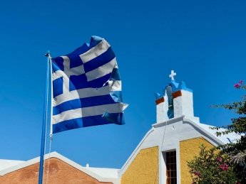 Греция существенно ослабляет карантинные ограничения в преддверии туристического сезона