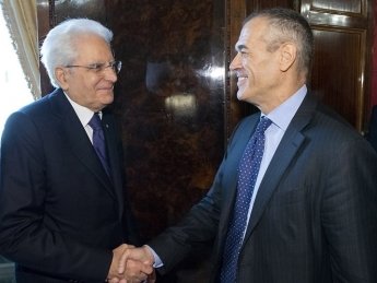 Серджио Маттарелла (слева) и Карло Коттарелли