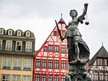 Франкфурт-на-Майні Німеччина феміда будинки архітектура