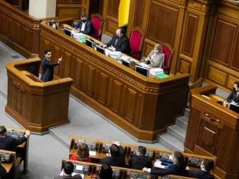 Гео Лерос показывает средний палец Владимиру Зеленскому