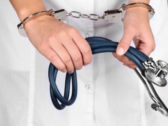 Сотрудников "Охматдета" подозревают в присвоении лекарств на 8 млн грн