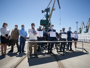 Подписание соглашения о концессии порта "Херсон". Фото: Офис президента
