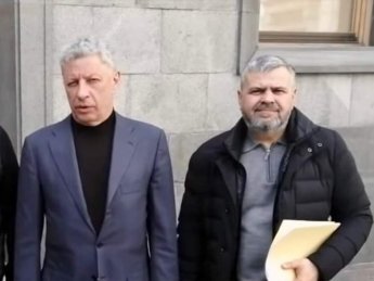 Памятник коррупции, захваченный РФ: что нужно знать о горящих "вышках Бойко"