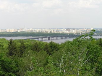 КМДА закликала патрульну поліцію не пускати вантажівки на міст Патона для уникнення аварійних ситуацій