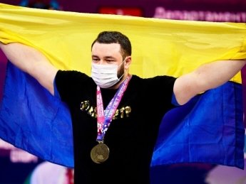 "Эпицентр" наградил сборную Украины по тяжелой атлетике за победу в Чемпионате Европы 2021