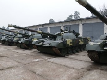 Словения даст танки, а Испания направила бронемашины и 200 тонн боеприпасов