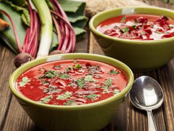 В Україні продовжують дешевшати овочі борщового набору