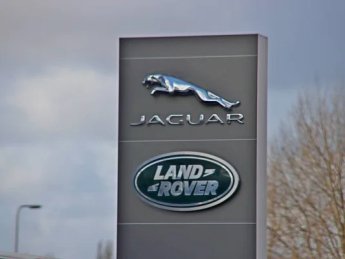 Мита США та кібератака обвалили прибуток Jaguar Land Rover