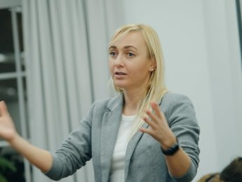 Александра Устинова