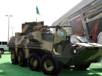 Порошенко сообщил о начале сборки нового корпуса БТР-4