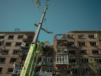 поврежденный дом после обстрела РФ