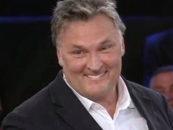 "Национальный корпус" разгромил макет коровы "5.10" партии Балашова