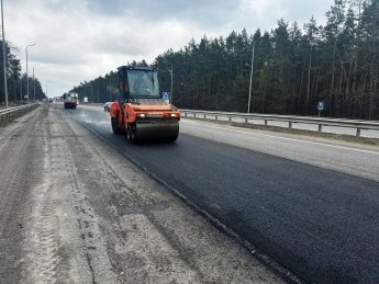 ремонт дороги, спецтехника, деревья