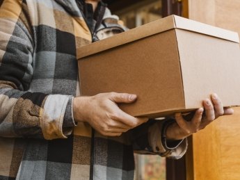 чоловік, посилка