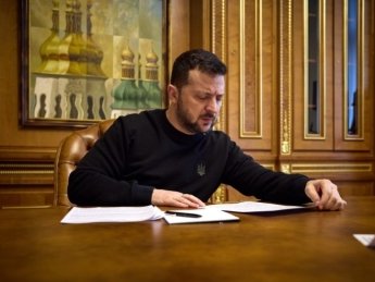 Зеленский подписал законы об уменьшении призывного возраста и кабинет военнообязанного