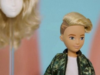 Компания-производитель Barbie выпустила гендерно нейтральную куклу (ВИДЕО)