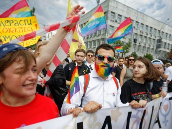 Петиція до Зеленського про легалізацію одностатевих шлюбів набрала 25 тисяч голосів