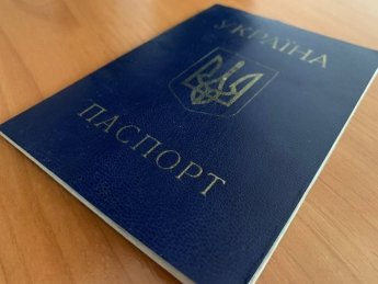 паспорт гражданина Украины, язык в паспорте, почему в паспорте есть русский язык
