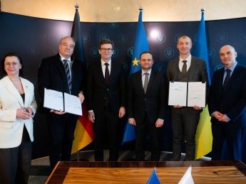 Олексе Кулеба, Гайко Томс, чиновники