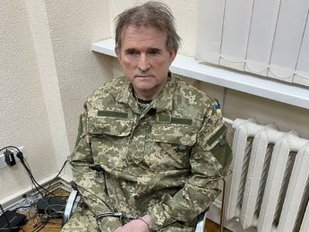 Зеленський позбавив громадянства Медведчука, Козака, Деркача і Кузьміна