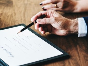 В Україні відстрочили обов'язкове використання електронного підпису на захищеному носії