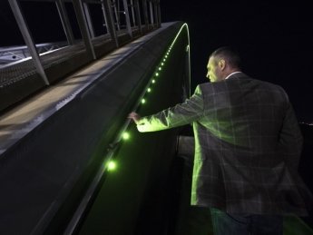 Виталий Кличко на Подольском мосту. Фото: КГГА