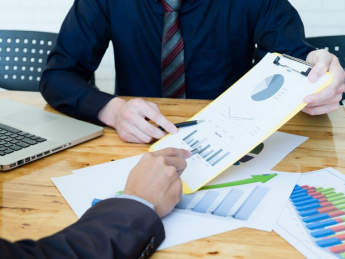 ноутбук, мужчины, документы, графики