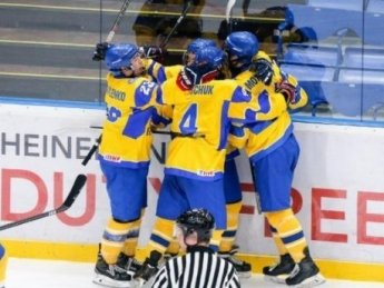 Победа сборной Украины U-18 по хоккею / sportarena.com