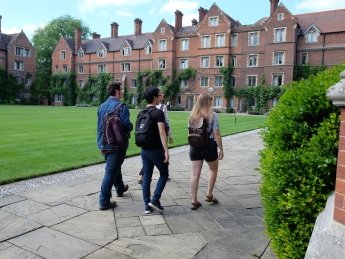 Українським школярам дозволять пройти ЗНО-2022 у Європі: як це зробити