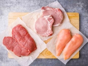 Ціна на яловичину та курятину впала, а свинина дорожчає: скільки коштує м'ясо перед Великоднем