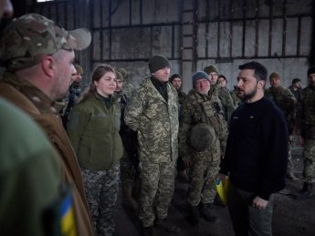Зеленський відвідав позиції українських військових на Бахмутському напрямку (ФОТО, ВІДЕО)