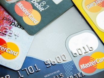 За банковскими картами – в Ташкент или Бухару: россиянам придется ехать в Узбекистан, чтобы открыть карточки Visa и Mastercard