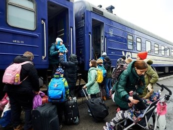 "Укрзализныця" возвращает платный проезд неэвакуационными поездами и заграничными рейсами
