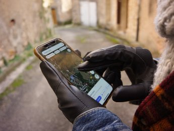 Украинцев призвали выключить геолокацию в смартфонах, чтобы враг не фиксировал скопление людей — Госспецсвязи опровергло это