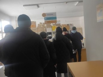 Выдача ламп спровоцировала коллапс в отделениях "Укрпочты". Оператор обещает исправиться