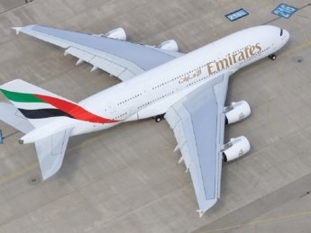 Вид с высоты на Airbus A380 Emirates. Фото: Emirates