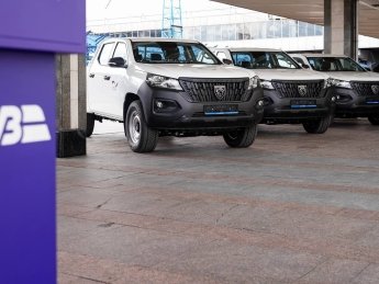 Германия передала "Укрзализныце" автомобили