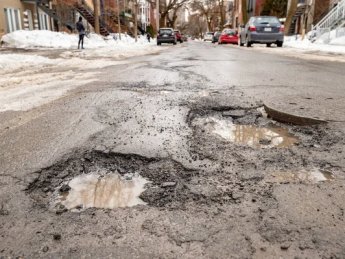 Правительство выделяет дополнительные 3 млрд грн на ямочные ремонты дорог