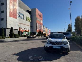 Российский дрон повредил ТРЦ в Харькове