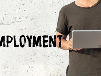 Украинские беженцы зарабатывают вдвое меньше местных граждан