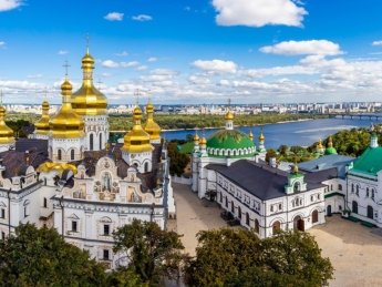 лавра, суд