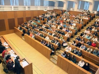 Дело по самоубийству студентки: декана медуниверситета отстранили от должности