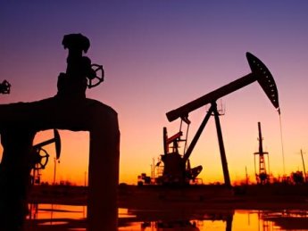 "Лукойл" прекратил поставки нефти в Венгрию из-за украинских санкций
