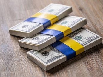 Залишаємось у межах 38 грн/$. Чому в квітні ситуація на валютному ринку майже не зміниться