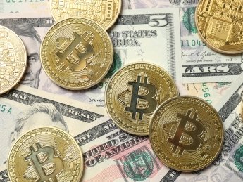 біткоїни, долари США