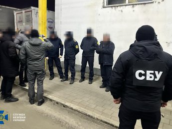 €1,5 тыс. за проезд: на границе с Венгрией задержали таможенников, требовавших взятки от перевозчиков