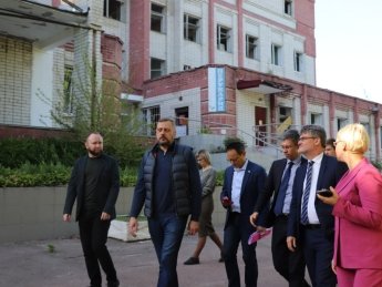 Франція допоможе Чернігову відновити лікарню і університет, які постраждалі від російської атаки 17 квітня