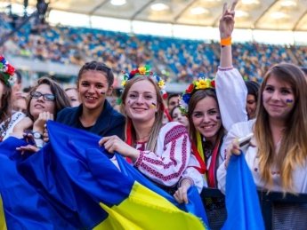 В Украине предлагают не облагать налогами зарплату молодежи