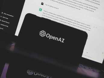 OpenAI, смартфон, экран