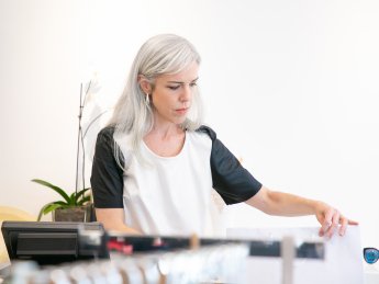 робота жінка салон краси